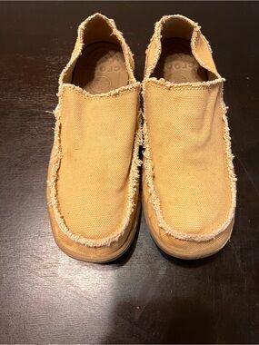 Men's CROCKS Slip-On Canvas Sneakers in Yellow SIZE 9